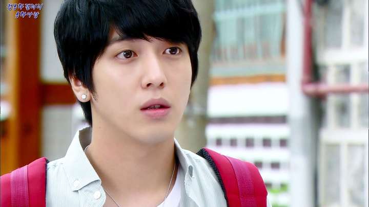 《因为想念》  作曲 : 郑容和