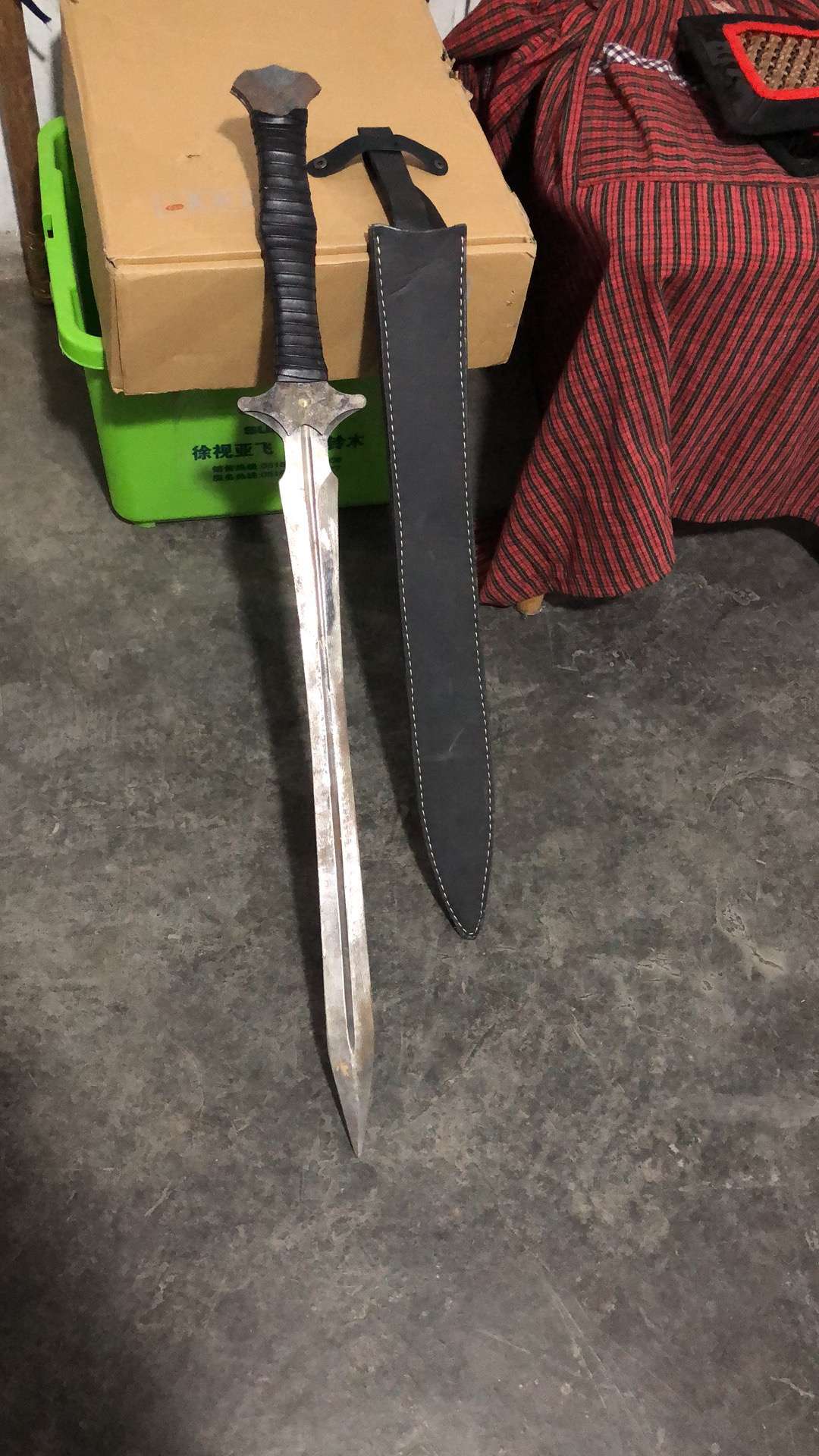 切尔诺贝利巨怪 的想法: 好开心,我的罗马剑到啦!