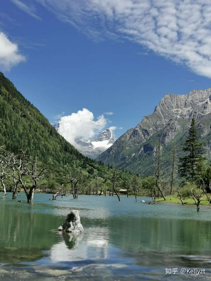 下个月想跟女朋友出去旅游三四天,成都出发有什么值得推荐的地方?