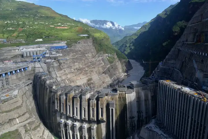 全球最大白鹤滩水电站地下厂房全线封顶