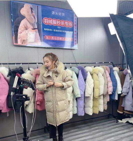 浙江嘉兴服装产业商家齐聚拼多多,优质羽绒服等吸引530万消费者抢购 - 第1张 - 多多参谋 浙江嘉兴服装产业商家齐聚拼多多,优质羽绒服等吸引530万消费者抢购 - 第1张