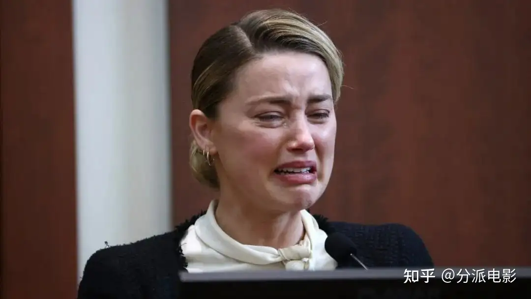 《德普大战赫德》还是Netflix会整活!史上最抓马的纪录片来了!