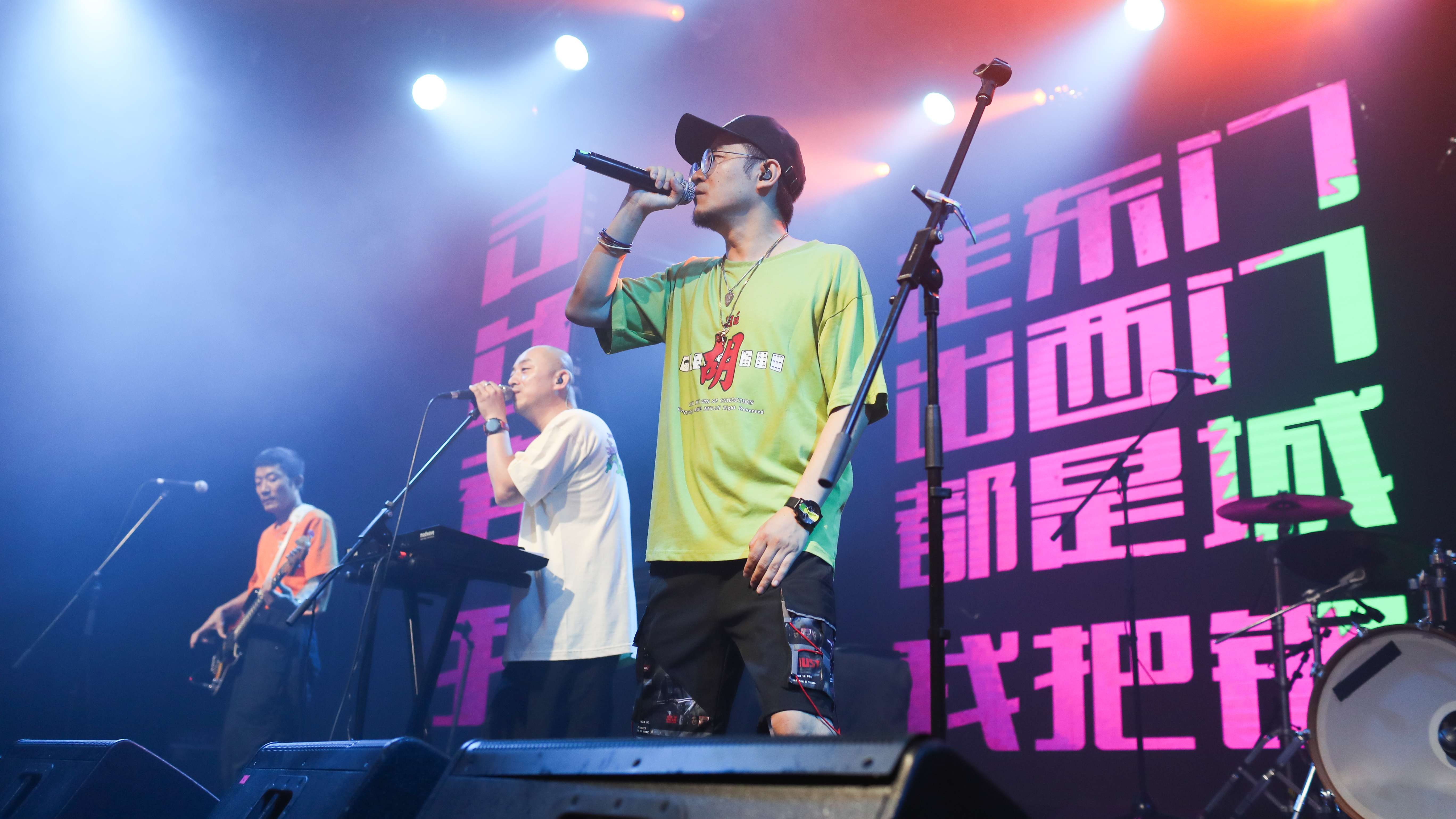 曹石 的想法: 6.25 黑撒乐队西安站照片 - 知乎