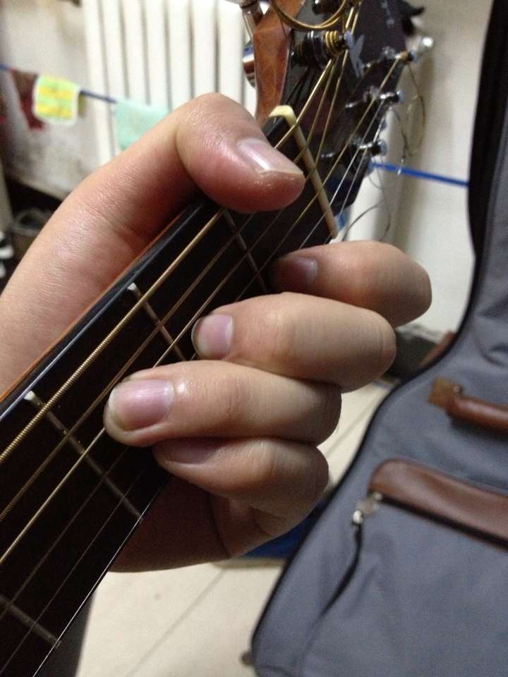 吉他左手姿势图片