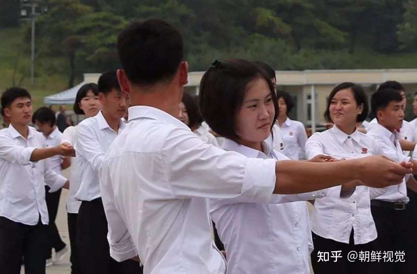 北朝之恋 24 朝鲜女孩也喜欢高富帅 知乎
