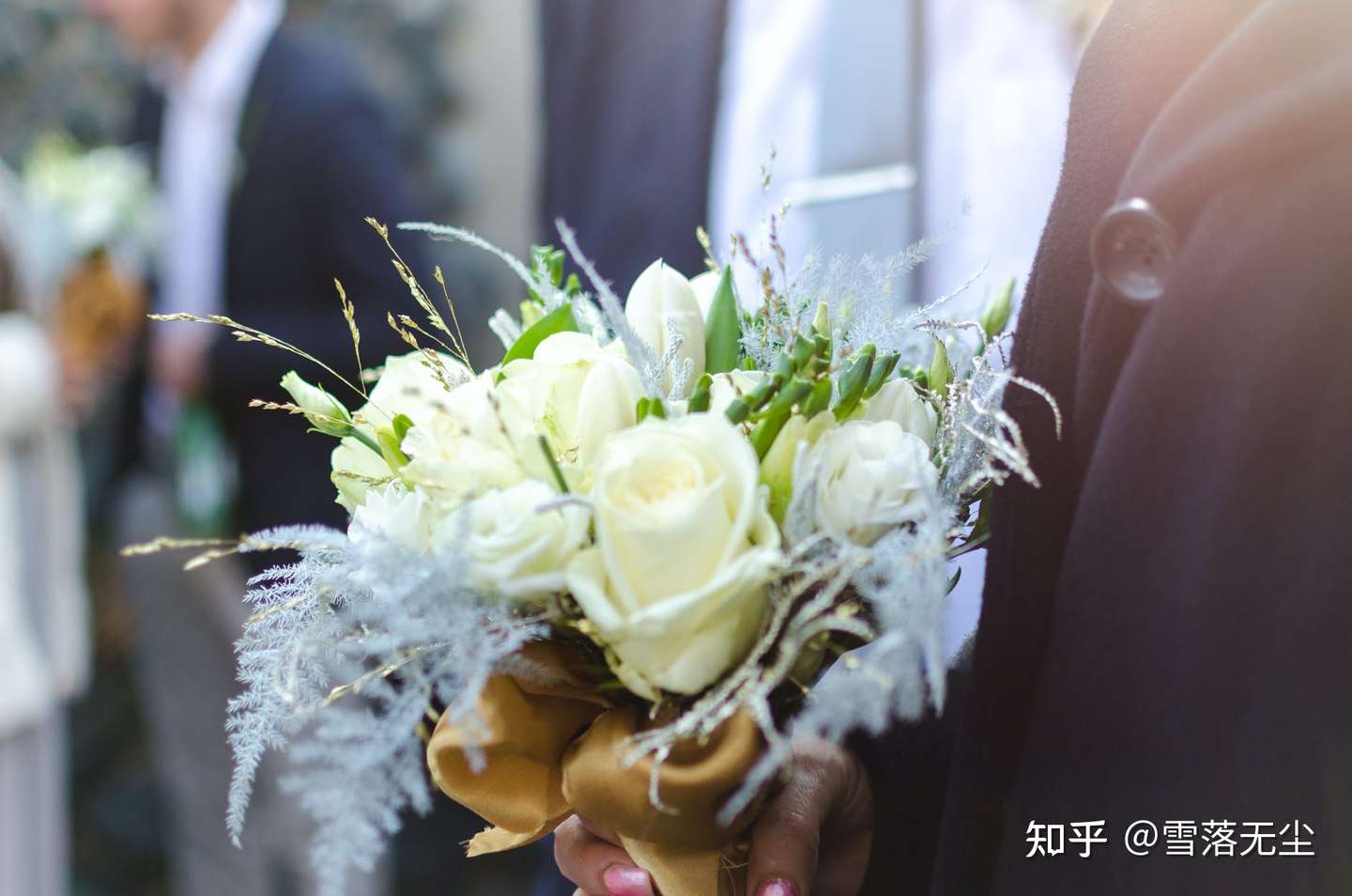 离婚了她才后悔 不谈钱的婚姻 真的过不到头 知乎