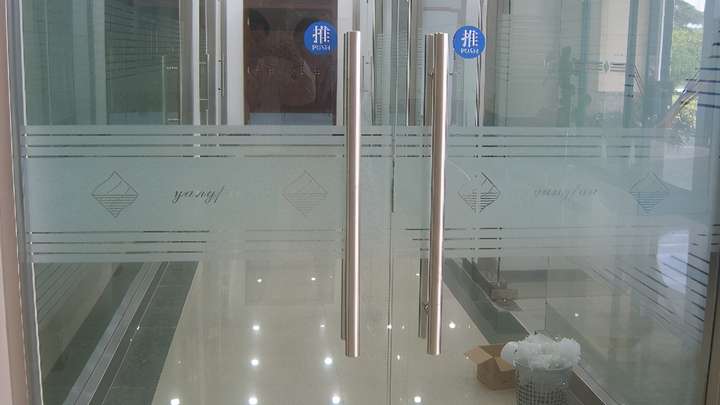 办公室玻璃贴防撞条的作用