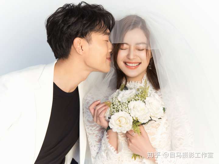 拍婚纱照不会笑,表情很僵硬怎么办?