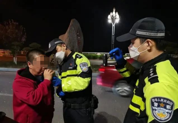 铁骑夜查酒驾9人悔了 知乎