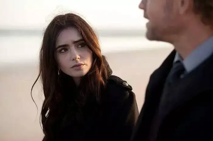 5部莉莉柯林斯女神电影让你大饱眼福