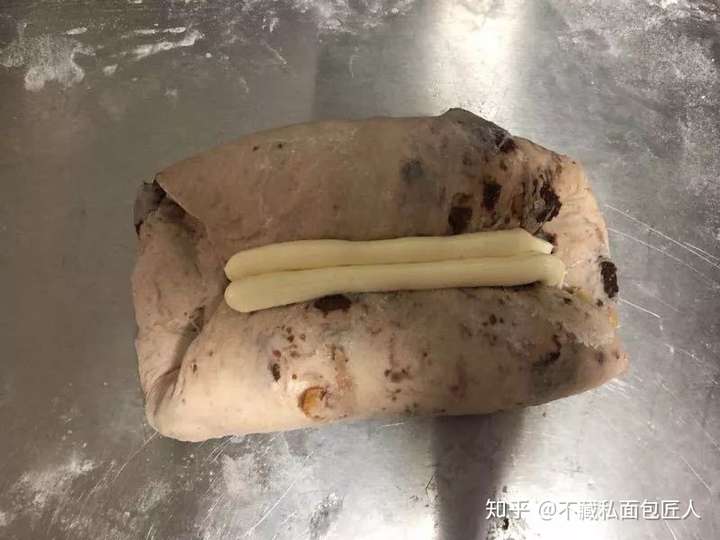 当下火爆的软欧包,跟甜面包有什么区别?