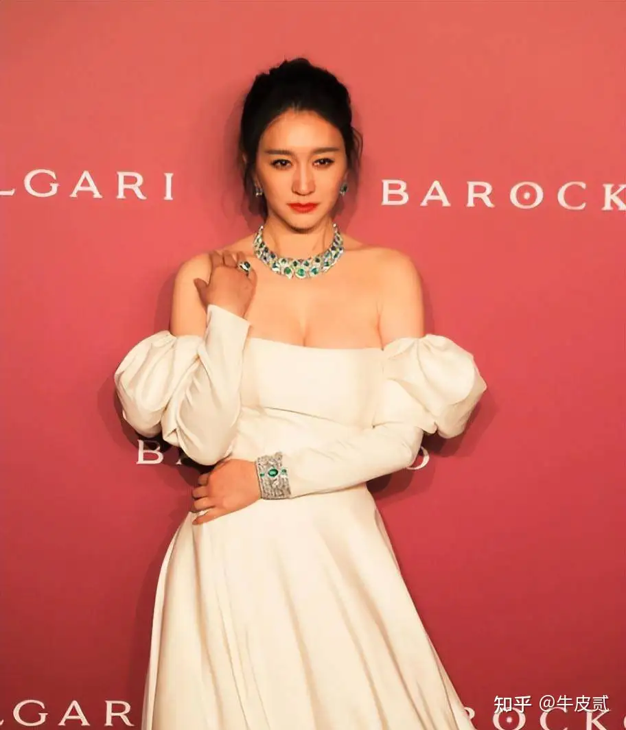 李小冉的胸，殷桃的臀梅婷的腿，让我看到了中年女星的“性张力” - 知乎