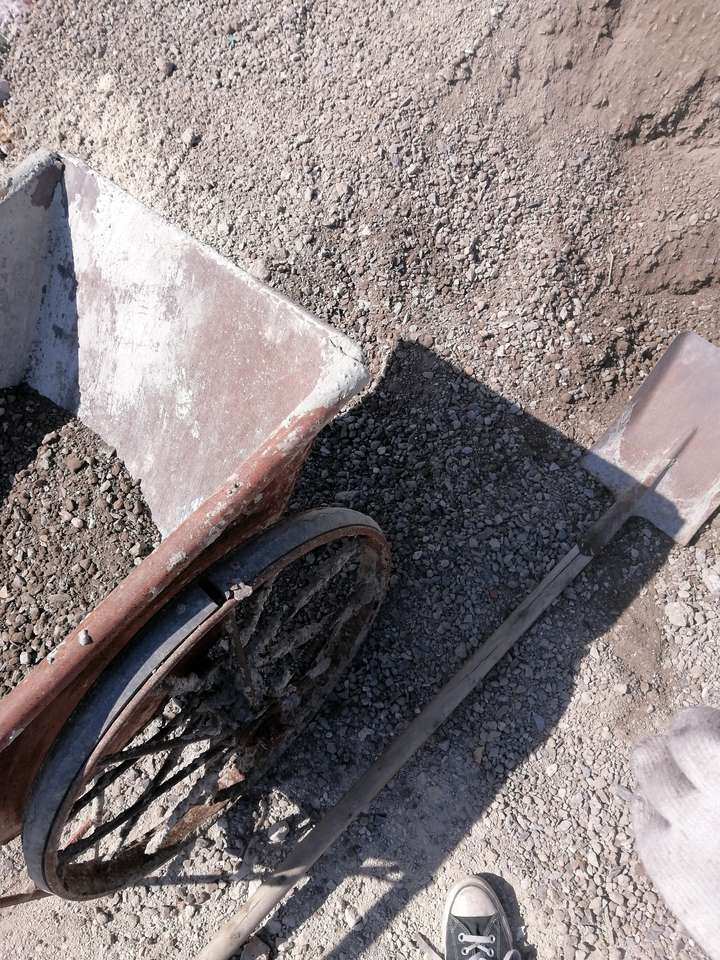 如何看待b站up主欣小萌发布的视频家人们我去工地搬砖了