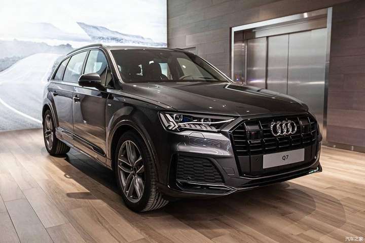 新款奥迪q7海外实车具备性价比的豪华中大型suv