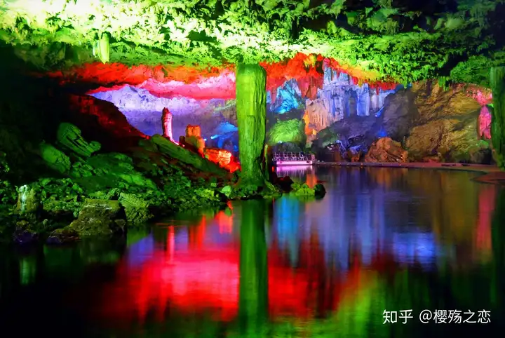 世界上最大的充水溶洞，全长3000米，被誉为“最美旅游洞穴”之一
