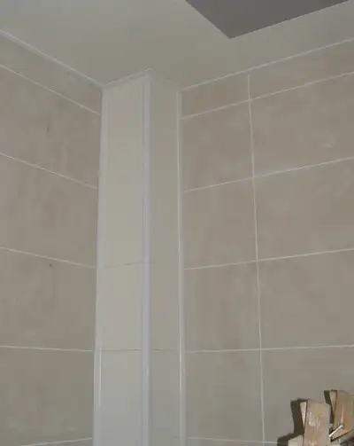 扣板法:是指采用吊顶扣板直接制作框架包住立管的方法.