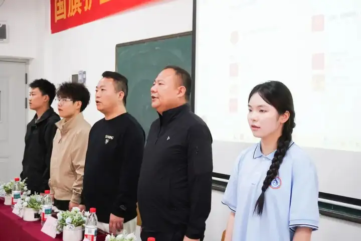 【红色校园】护旗薪火传使命 青春热血启征程 | 塘栖校区国旗护卫队交接仪式圆满落幕！(图3)
