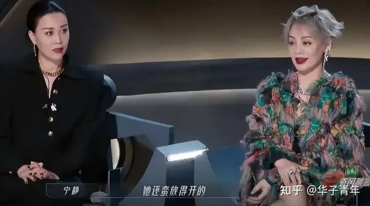 《乘风破浪》第三季，靠两个亮点撑起，首日超过前两季首日播放量(乘风破浪第三期淘汰谁)