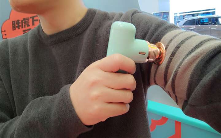 运动随身带,按摩解疲累,野小兽MG10随身筋膜枪体验