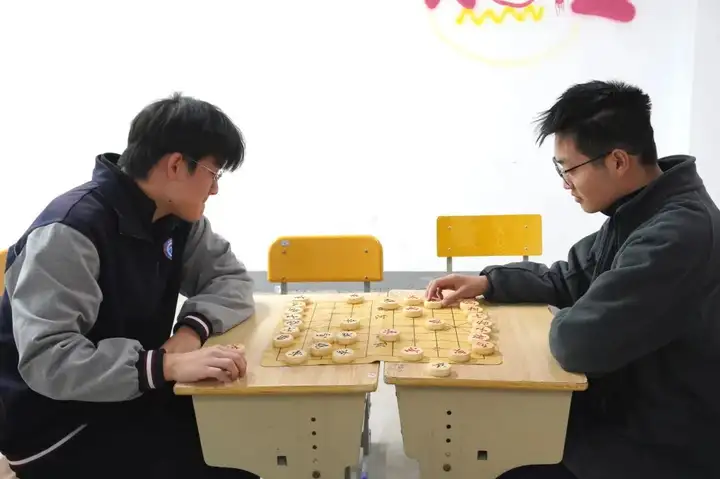 浙江省广播电视中等专业学校塘栖校区象棋、五子棋大赛顺利举行(图1)