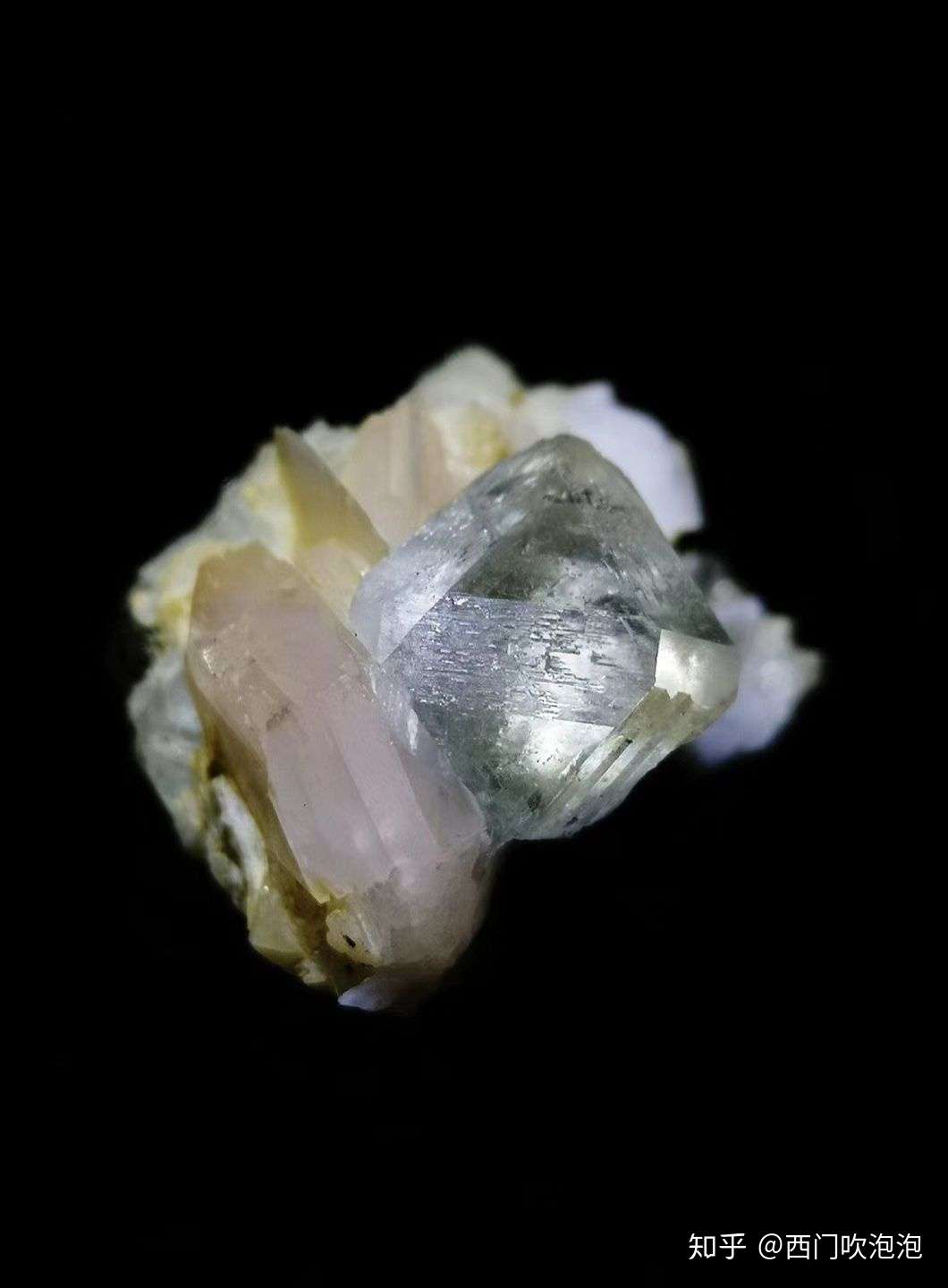 小科普 发光的石头 宝石矿物的荧光效应 知乎