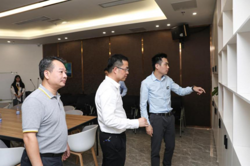 兰研有限公司董事长陈文海热情接待了