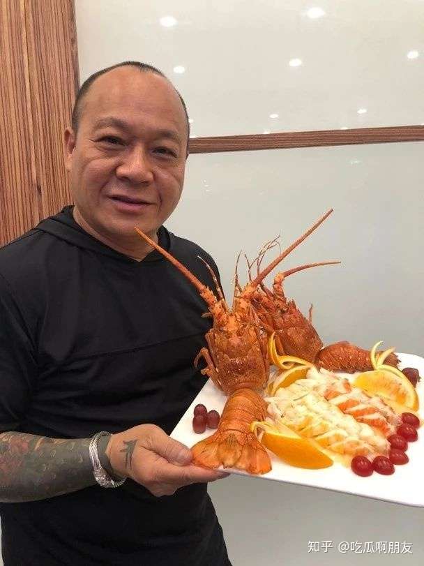 大佬b吴志雄请食翅黄子扬唔饮酒转饮奶