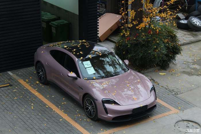 成都第一辆冰莓粉taycan提车末尾有彩蛋多色系实车