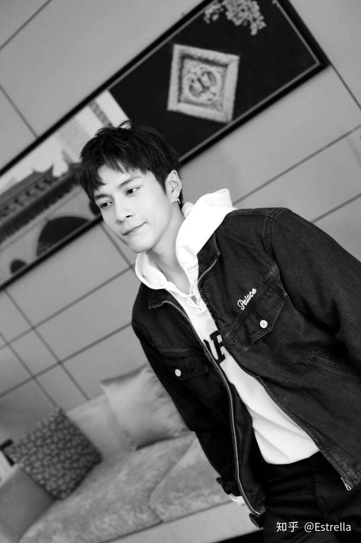 韩东君 啊 这个暖心boy 带给君宝们太多快乐和正能量 没有美颜更好看