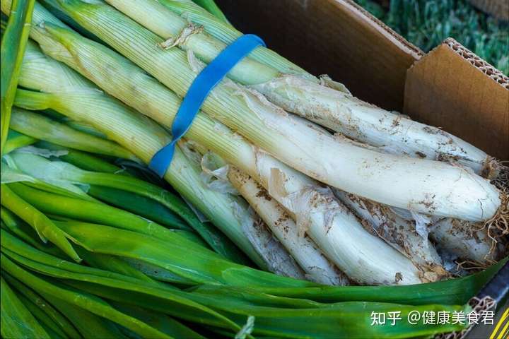 重庆夏天保存大葱，别再放冰箱了，教你一个土方法，三个月照样新鲜