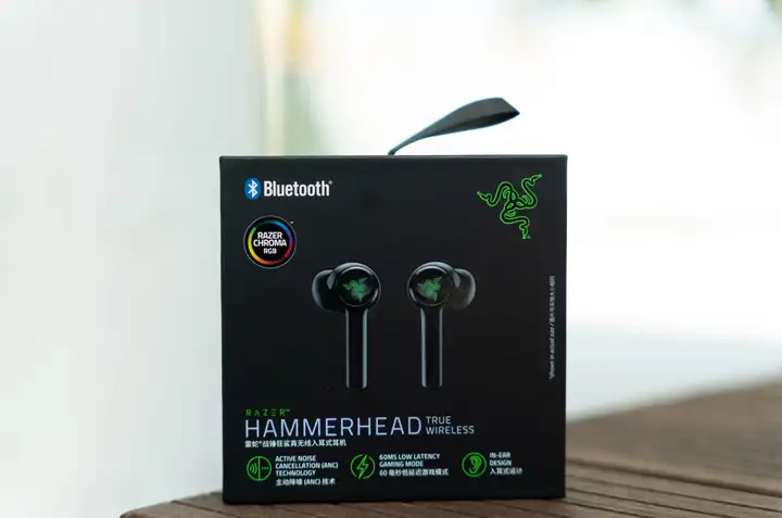 炫酷RGB灯效、电竞级体验，雷蛇战锤狂鲨真无线二代游戏耳机评测