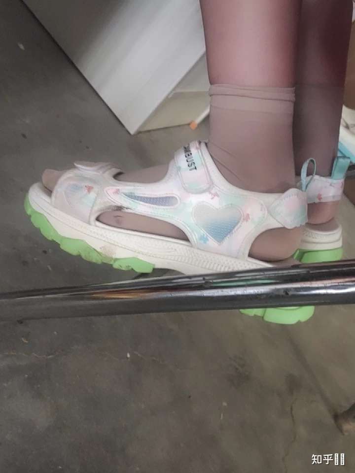 女生穿这种袜子好看嘛?