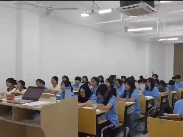 浙江省广播电视中等专业学校计算机应用2509班风采展(图1)