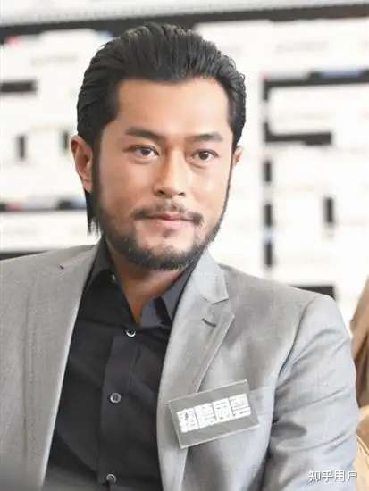 各位帅哥美女们我这种是不是要长络腮胡了感觉像是毳毛又好像是胡子