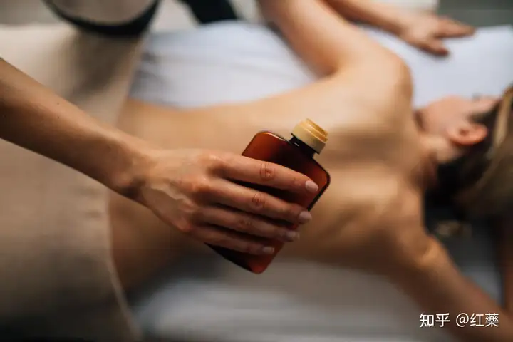精油按摩那些你不知道的好处丨精油按摩身体好不好