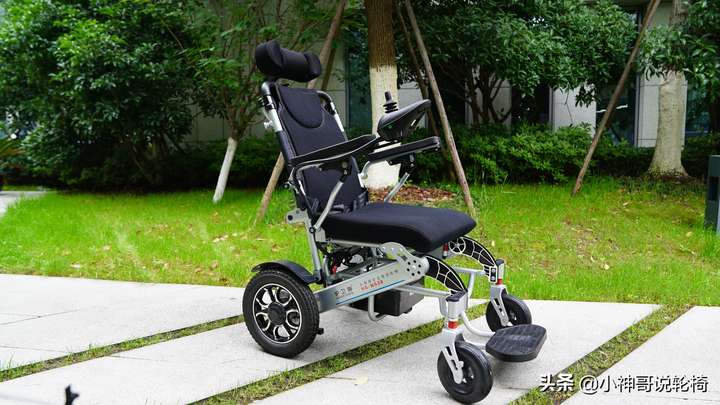 电动轮椅哪个牌子好（什么样的老人适合用电动轮椅）插图(4)