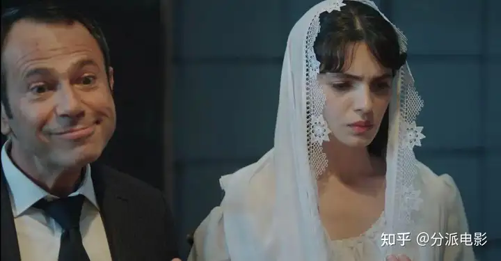 《裁缝师之家》Netflix周榜第一,年度狗血大戏!