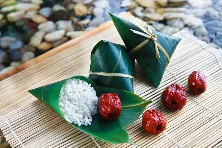 端午诗词10首：门前艾蒲青，江上鱼龙舞