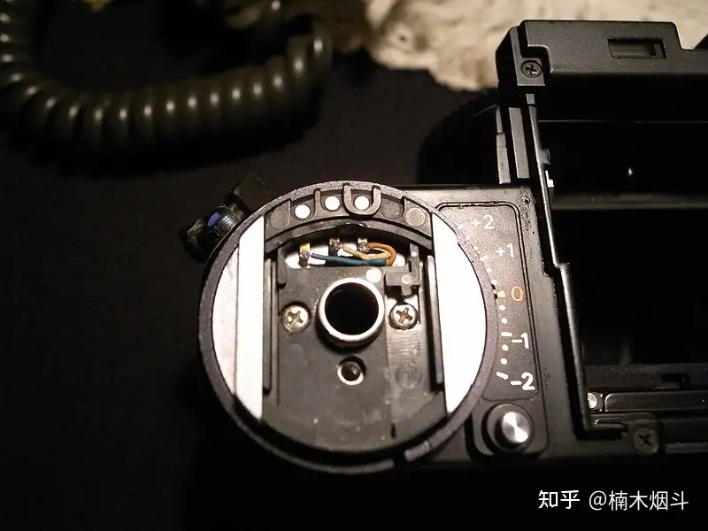 売る完動品！Nikon FM2＋ニッコーラ35mm＋オマケフィルム付き フィルムカメラ