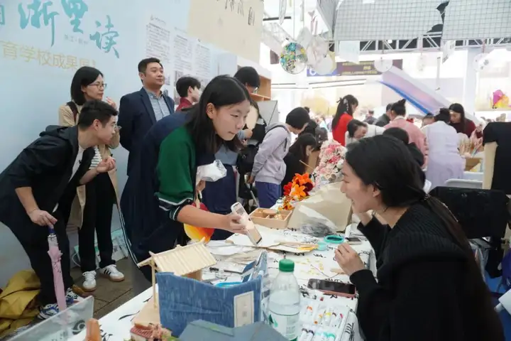 知识无界梦有光 智慧人生绘新章 | 我校参加浙江省暨杭州市全民终身学习活动周(图6) 知识无界梦有光 智慧人生绘新章 | 我校参加浙江省暨杭州市全民终身学习活动周(图6)