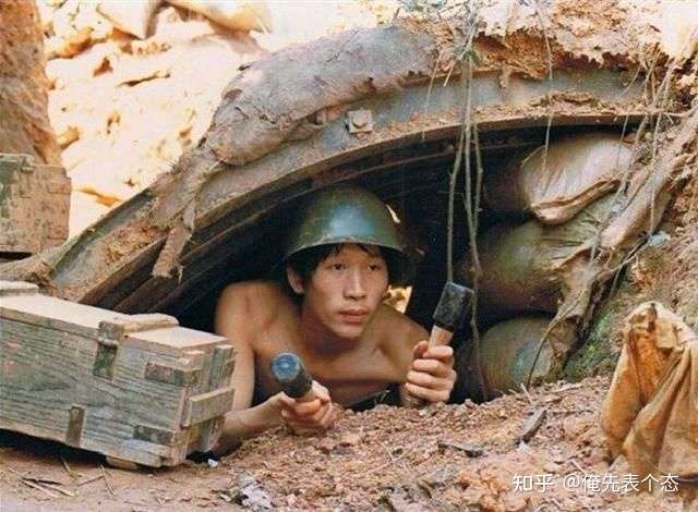 1979年越南战场,等待迎敌的一线士兵