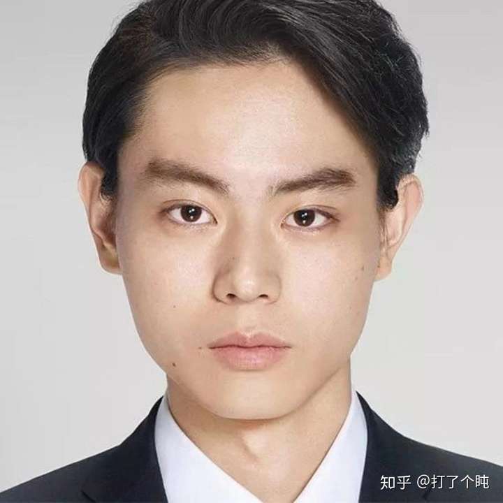 会啊会的 话不多说 上图  比如说微信证件照头像 用的是男神菅田将晖