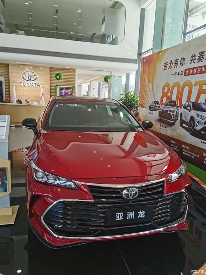 2021款丰田亚洲龙到店新增熏黑套件运动感全面升级配25l动力