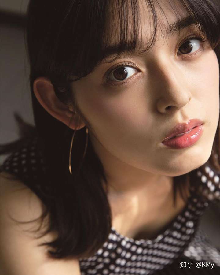 矢作穗香) 看完一吻定情挺喜欢这个小姐姐的 她参拜了靖国神社,还说