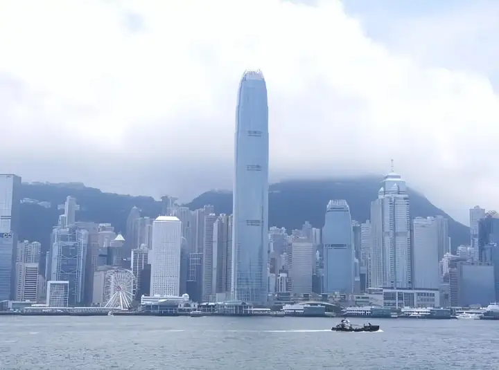 2023香港身份申请人数激增！中产及高净值人群为何选择香港户口？