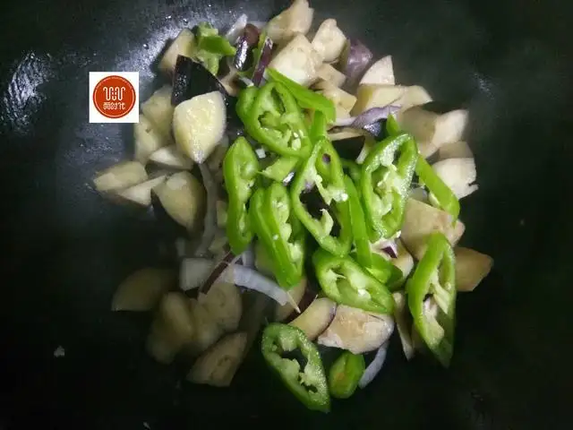 茄子的家常做法，味道不比饭店差，做法简单，保你一学就会！-烧茄子怎么做好吃又简单又好吃