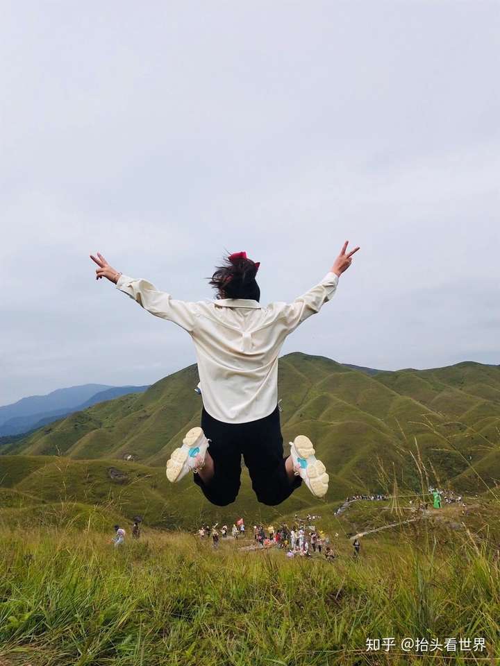 抬头看世界 一直觉得人应该去旅行,趁着自己还小的时候,趁着有脾气装