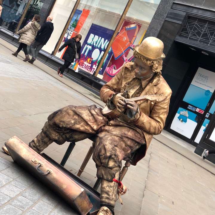 你见过哪些惊世骇俗的行为艺术? - 知乎