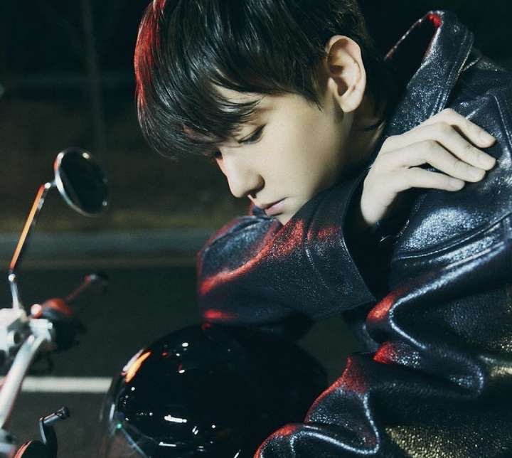 如何评价伯贤的迷你三辑《bambi》及其mv?