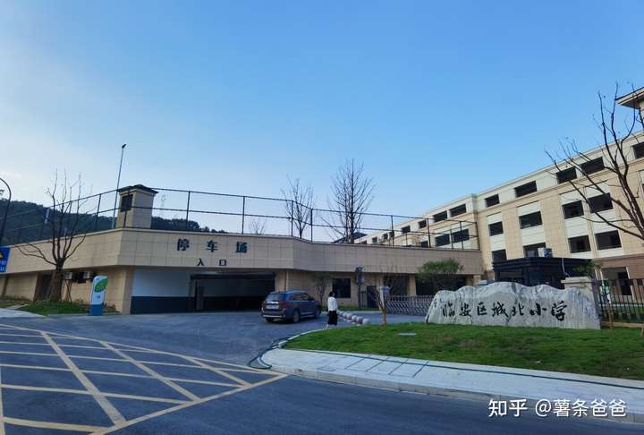 想了解临安的城北小学的环境怎么样